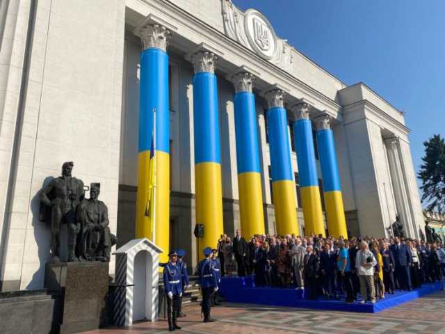 Україна відзначає День Державного прапора
